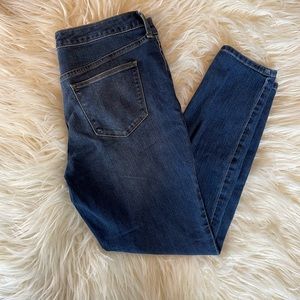 Universal Thread Mid Rise Skinny Size 29/8 Short EUC